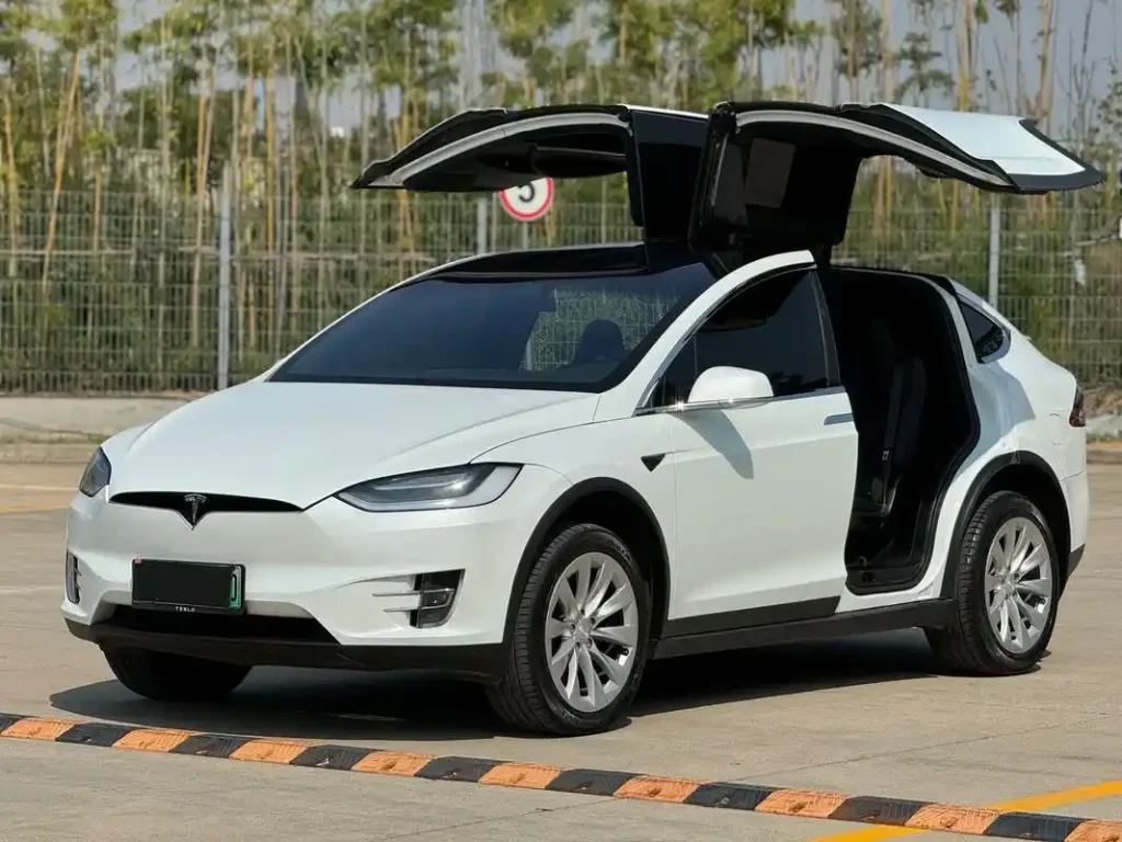 Tesla Model X discontinued