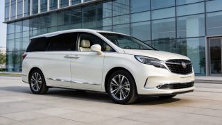 BYD Linghui M9 mid-large PHEV MPV exterior side three-quarter view