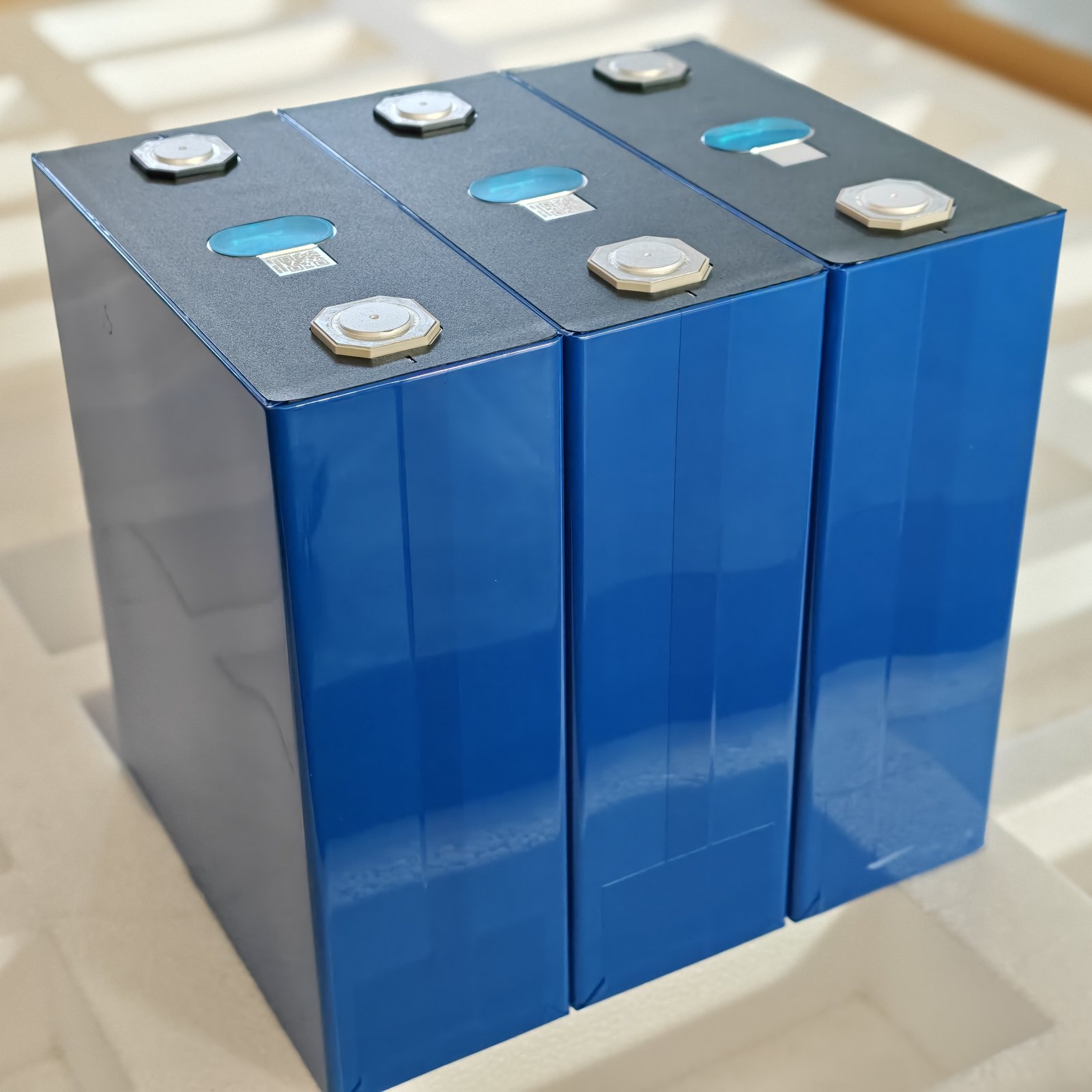 EVE Energy large-format LFP prismatic cells side by side