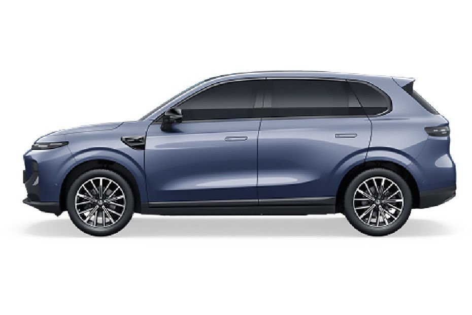 Blue Leapmotor B10 SUV side-view product image with black glass and knurled multi-spoke black-silver wheels on a plain white background positioning it under the Leapmotor B-series entry crossover line on the LEAP 3.5 architecture shared with Stellantis