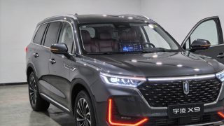 Yijing X9 EREV flagship SUV rolling off the production line