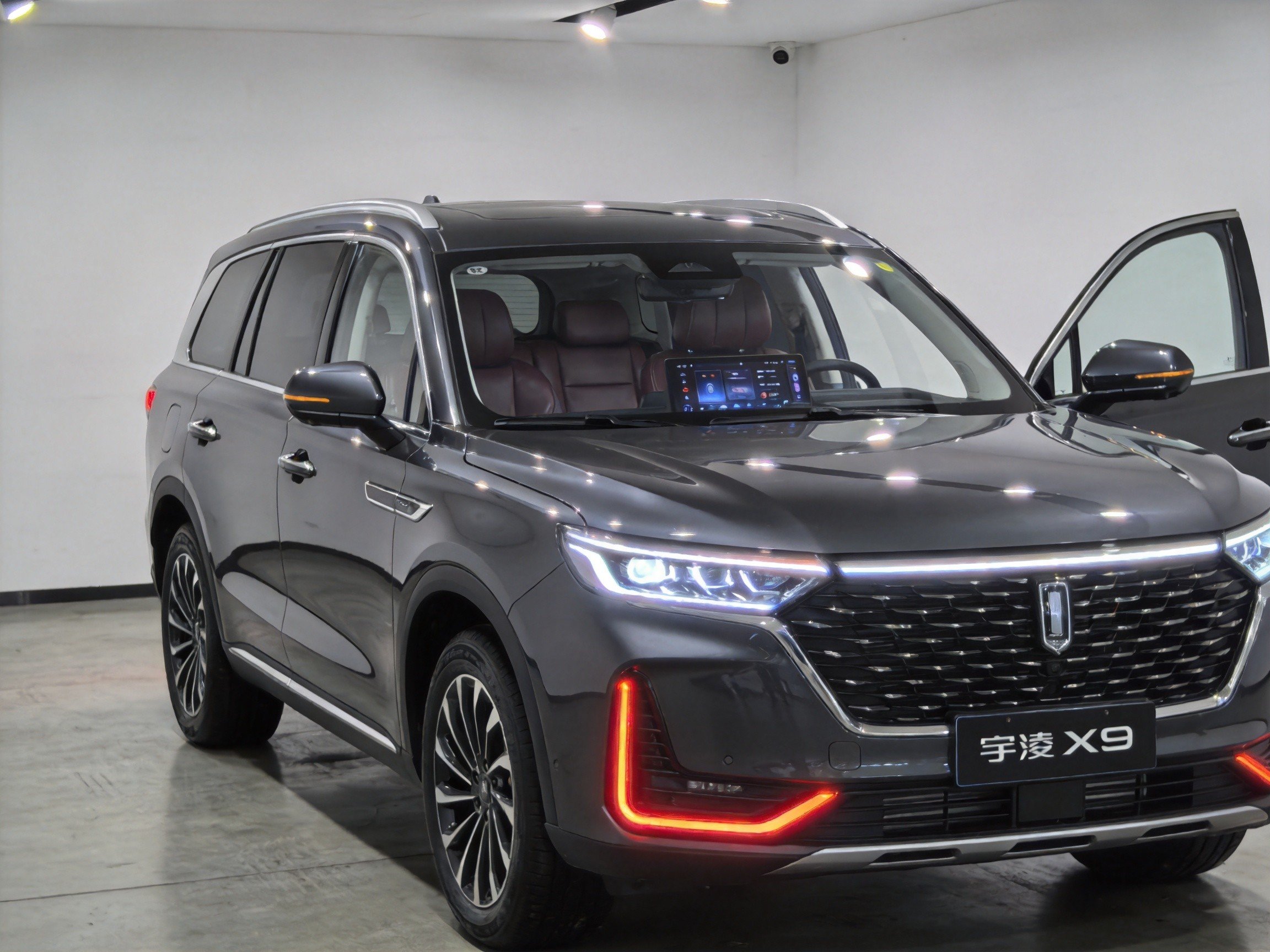 Yijing X9 EREV flagship SUV exterior