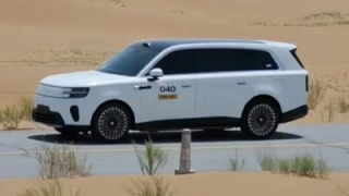 Xiaomi SkyNomad N90 white SUV on desert road